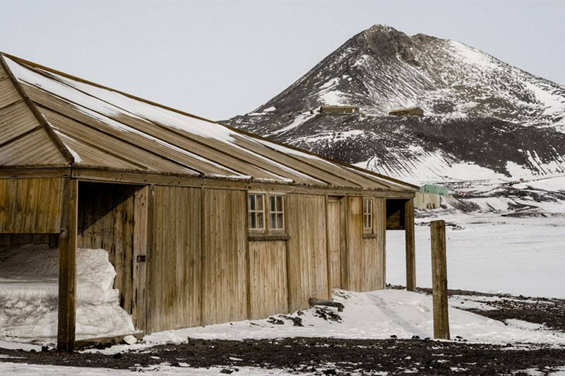 WC-discovery-hut Emperor Feet